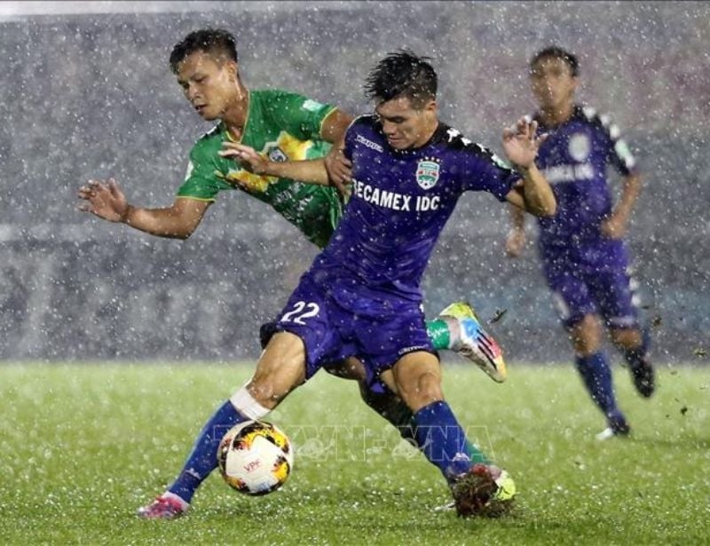 Top 4 lưu ý quan trọng khi chơi Đá Bóng Dưới Trời Mưa