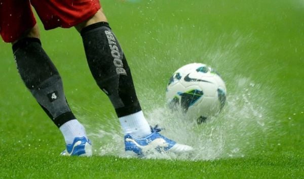 Đá Bóng Dưới Trời Mưa - 4 Lưu Ý Quan Trọng